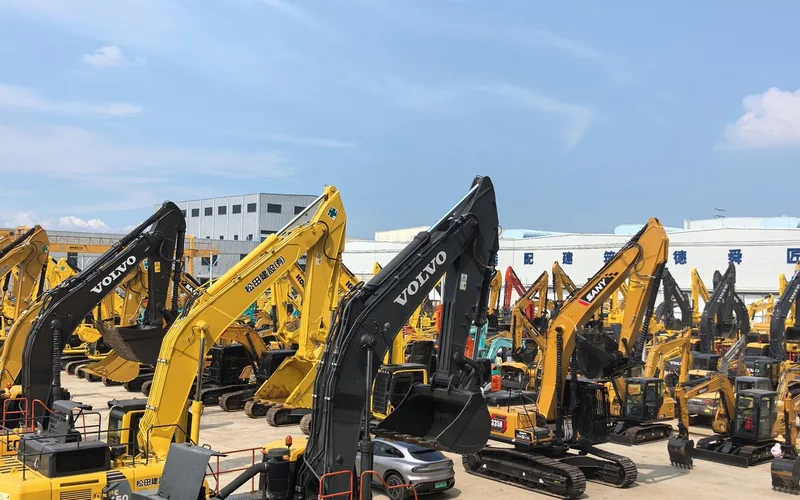 Mining Excavators Ready for Export